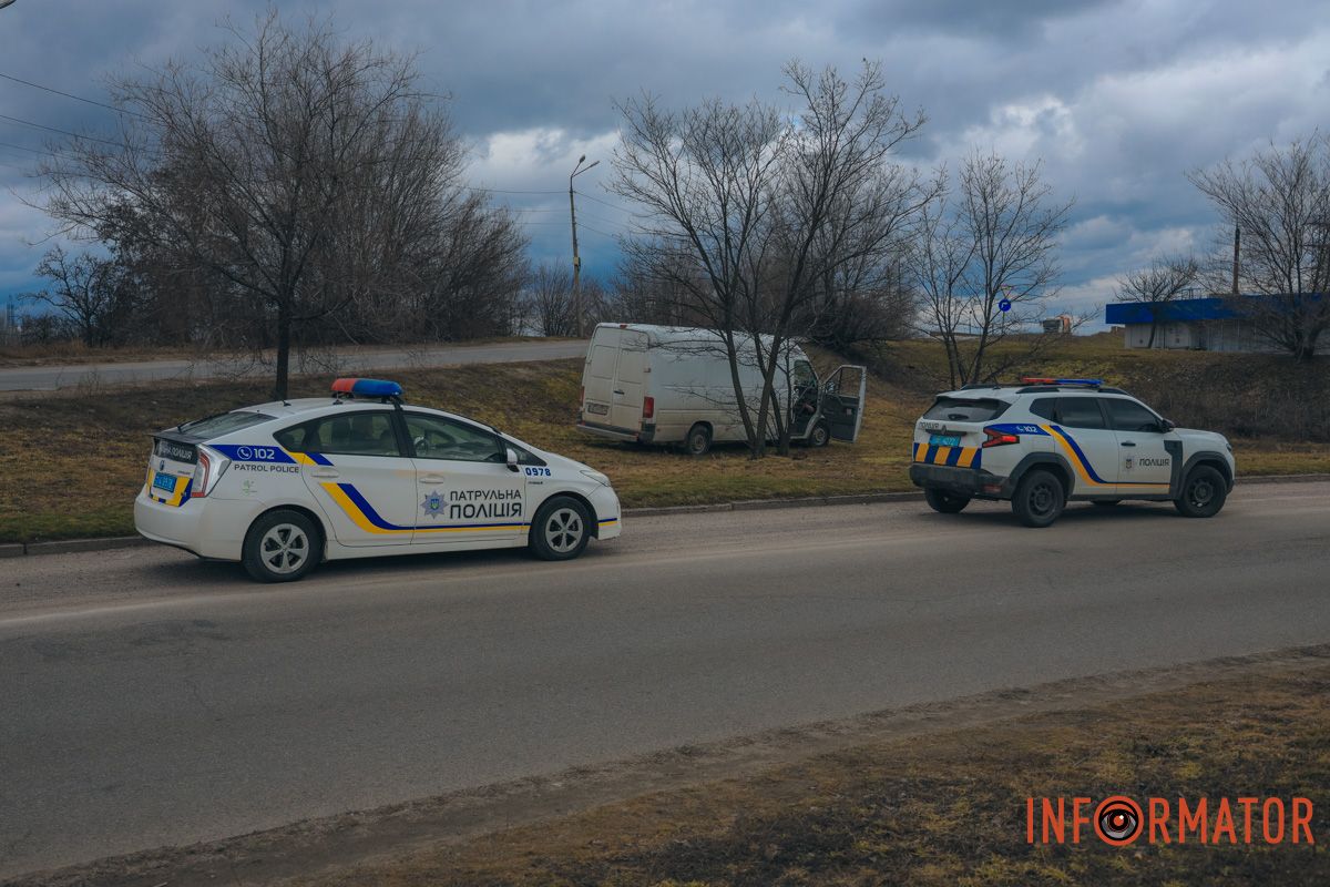 Volkswagen на узбіччі та поліція: що сталось на Передовій в Дніпрі 1