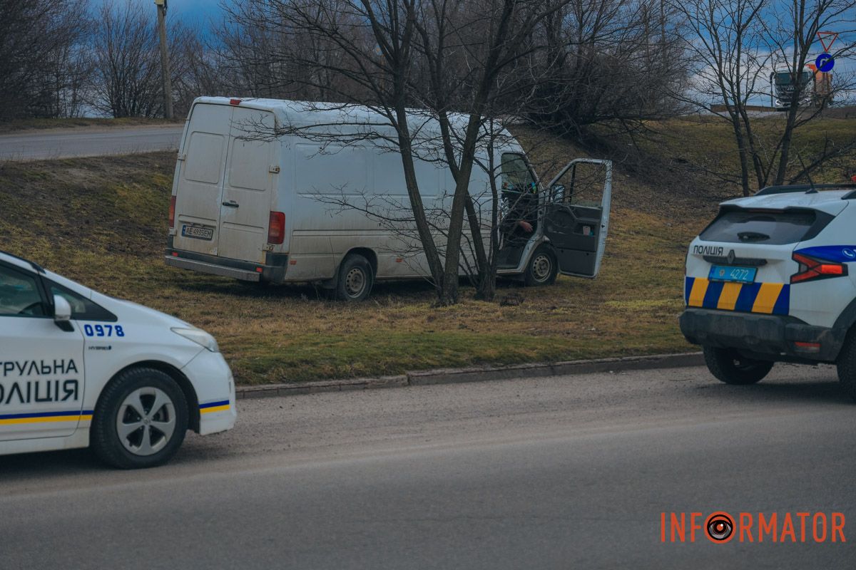 Volkswagen на узбіччі та поліція: що сталось на Передовій в Дніпрі 6
