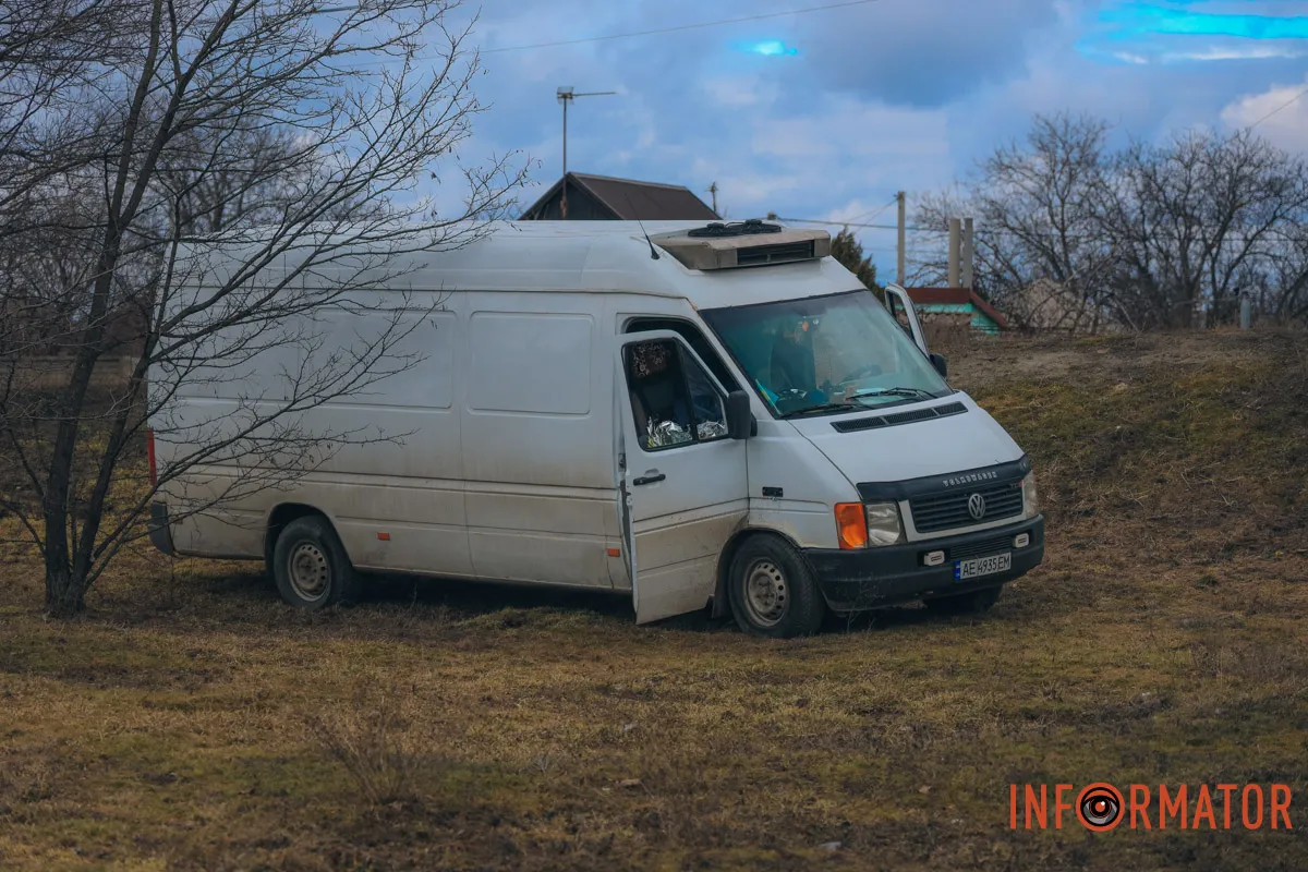 Volkswagen на узбіччі та поліція: що сталось на Передовій в Дніпрі 11