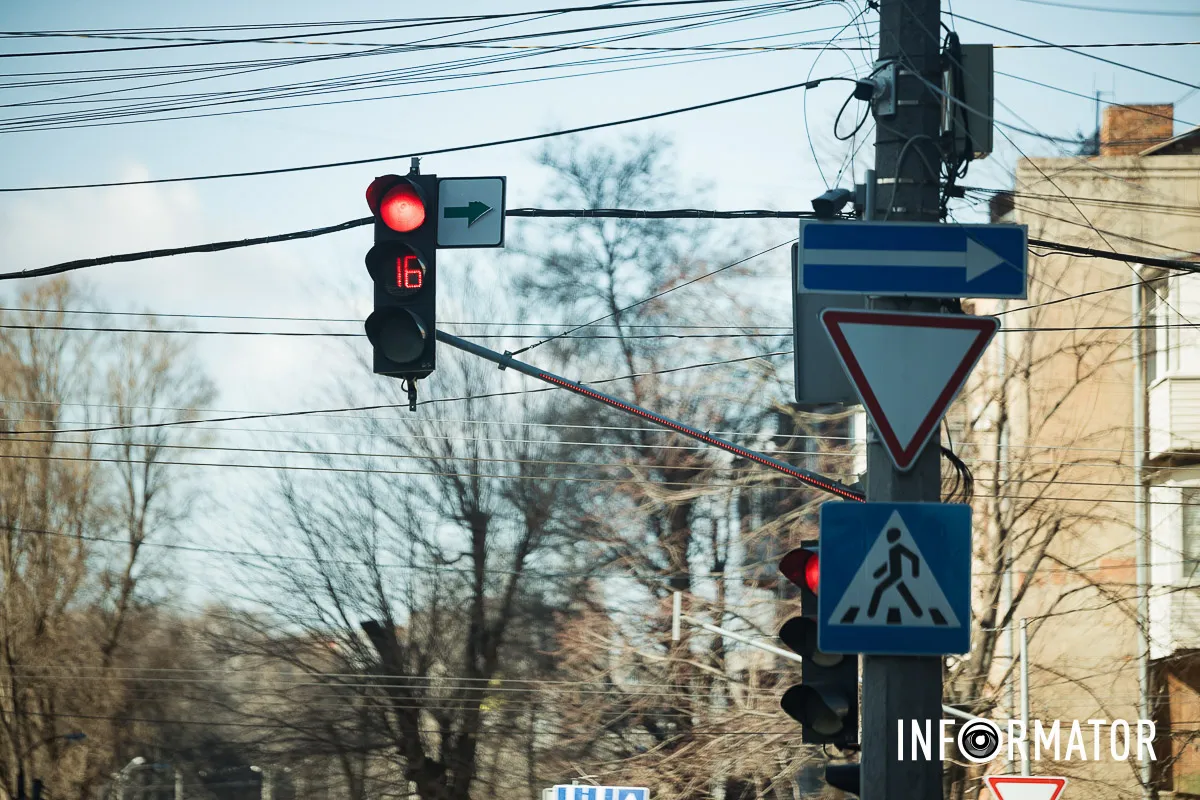 У Дніпрі запустили світлофор за новим стандартом
