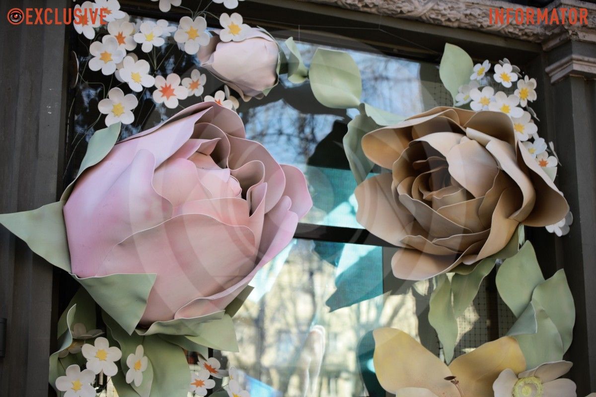 Гігантські квіти посеред міста: у центрі Дніпра встановили весняну фотозону 3