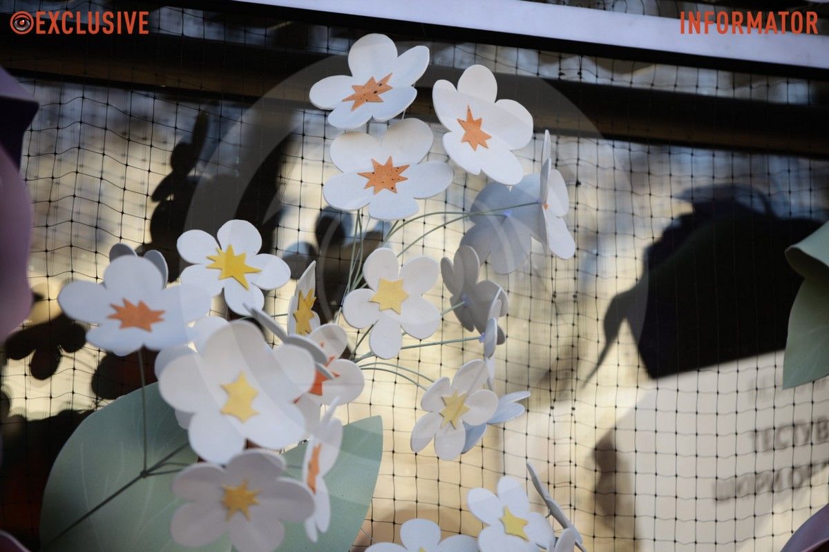 Гігантські квіти посеред міста: у центрі Дніпра встановили весняну фотозону 8