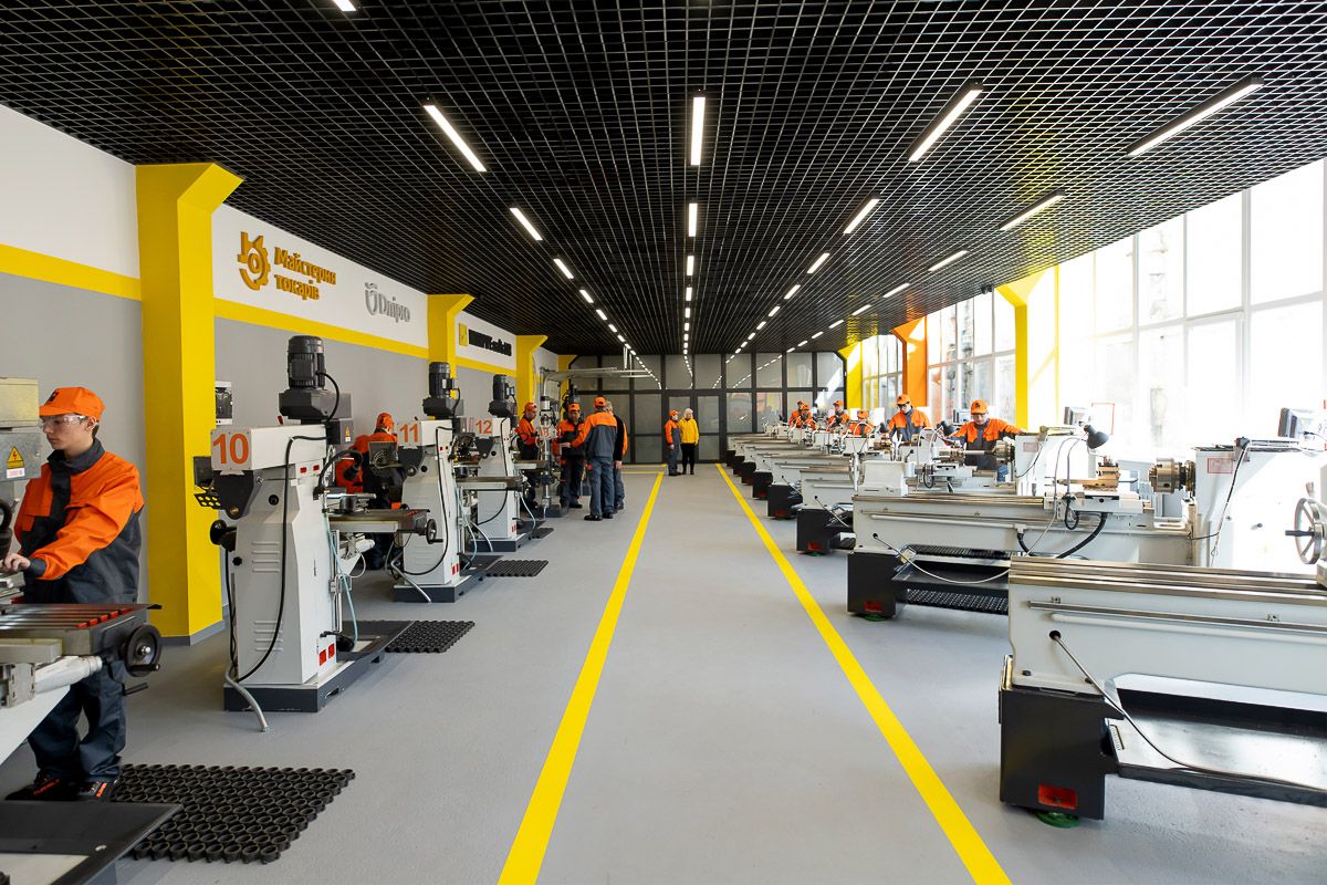 Токарі та електромонтери: «Інтерпайп» Пінчука та міська влада Дніпра разом модернізують ПТУ №2 2