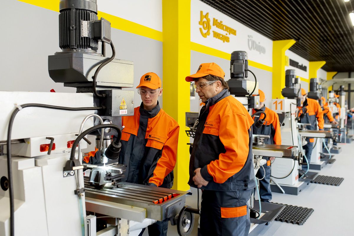 Токарі та електромонтери: «Інтерпайп» Пінчука та міська влада Дніпра разом модернізують ПТУ №2 5