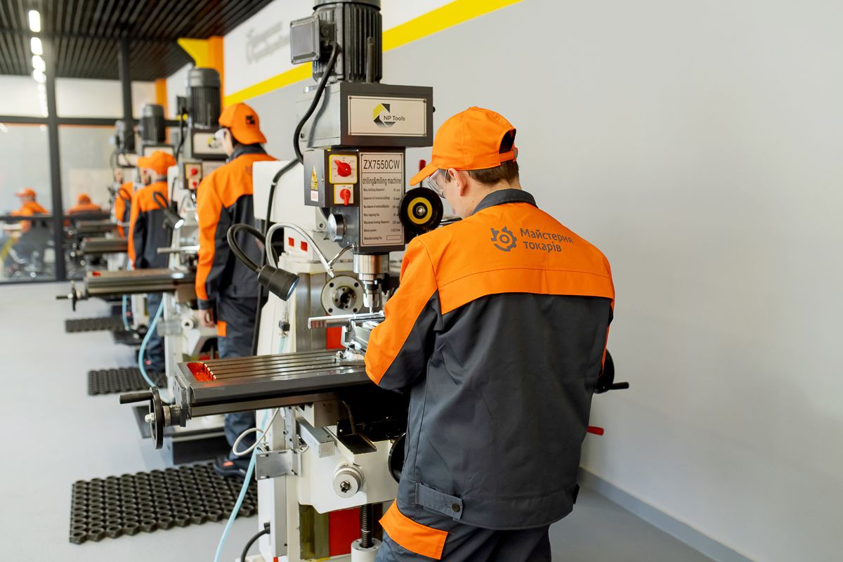 Токарі та електромонтери: «Інтерпайп» Пінчука та міська влада Дніпра разом модернізують ПТУ №2 6