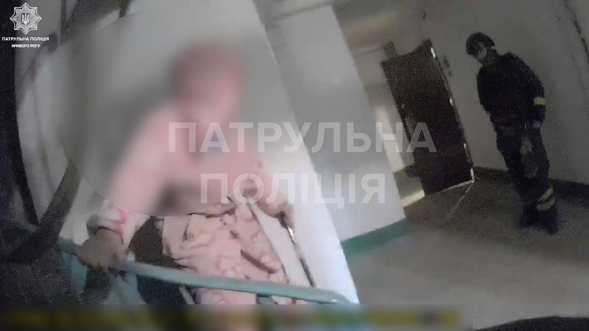 У Кривому Розі дрон влучив у багатоповерхівку: відео з бодикамер патрульних