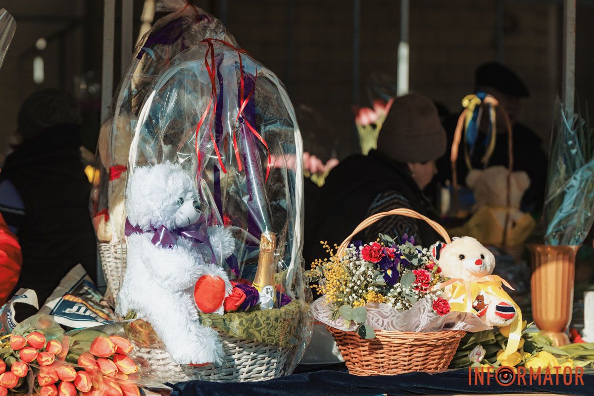 Також можна було знайти подарункові корзини за 1500 та 2000 гривень Також можна було знайти подарункові корзини за 1500 та 2000 гривень