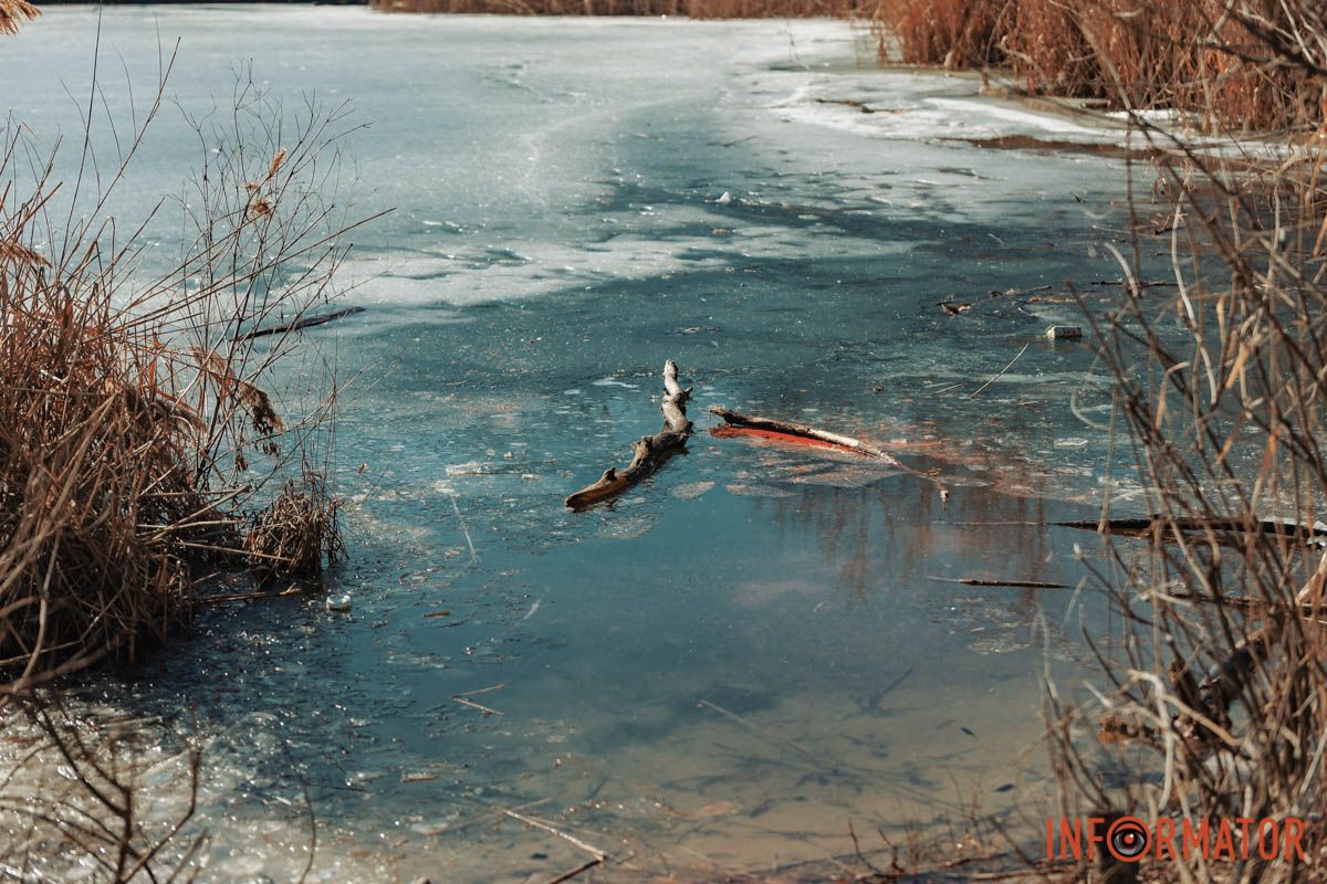 Крига біля берега вже розтанула Крига біля берега вже розтанула