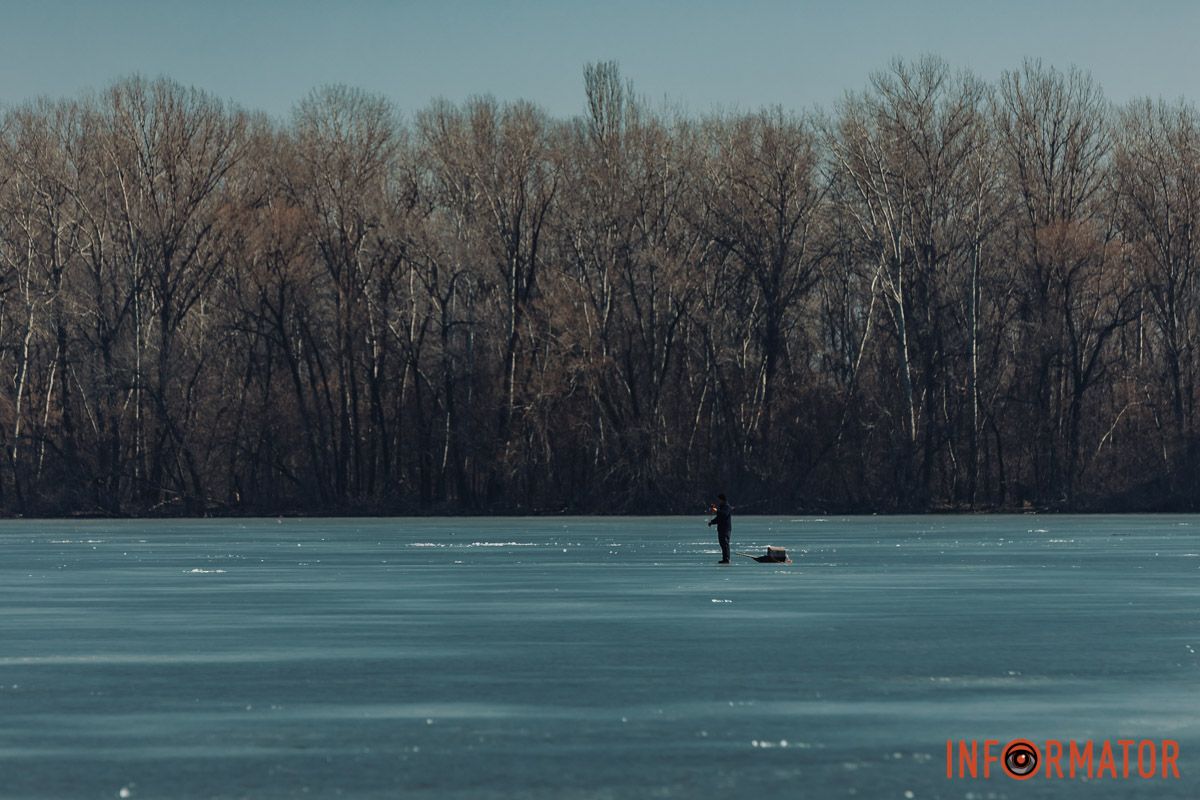 За попередніми даними, 7 березня в районі Sentosa Cable Park рибалка провалився під кригу За попередніми даними, 7 березня в районі Sentosa Cable Park рибалка провалився під кригу