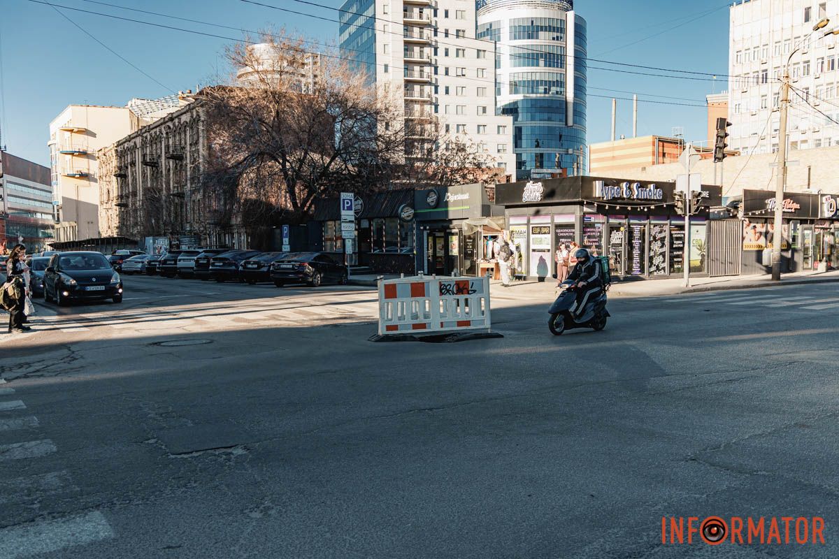 В Днепре на Харьковской на перекрестке появился "портал" 8