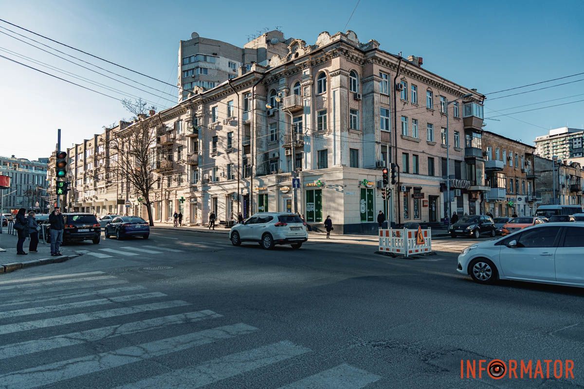 В Днепре на Харьковской на перекрестке появился "портал" 3