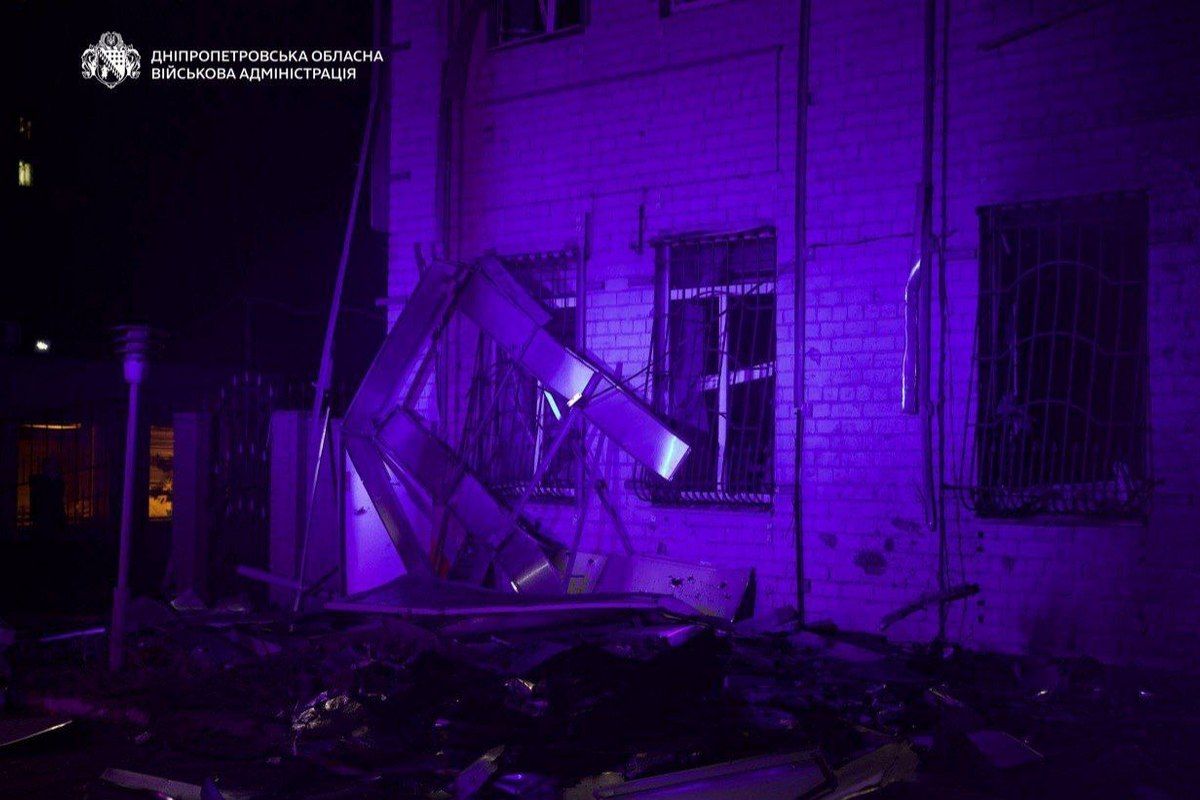 Перші фото з місця: у Дніпрі зросла кількість постраждалих через атаку безпілотників 1