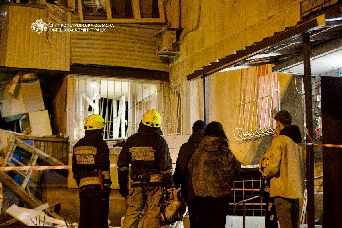 Постраждалих вже 10: у Дніпрі через удари дронів пошкоджені не менше 8 багатоповерхівок 2