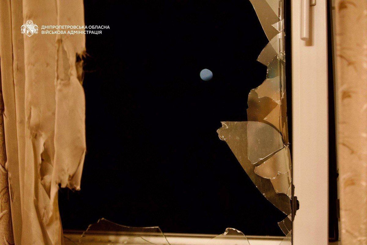 Постраждалих вже 10: у Дніпрі через удари дронів пошкоджені не менше 8 багатоповерхівок 4