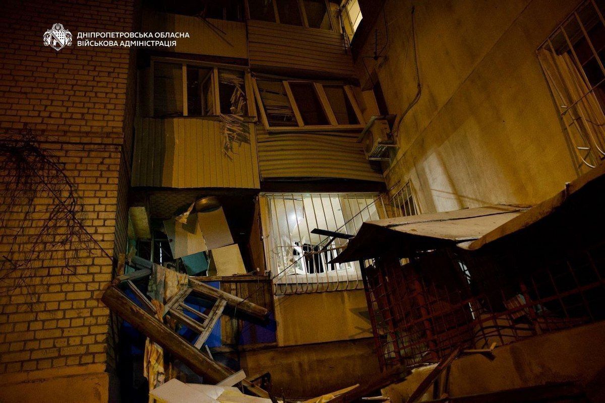 Постраждалих вже 10: у Дніпрі через удари дронів пошкоджені не менше 8 багатоповерхівок 9
