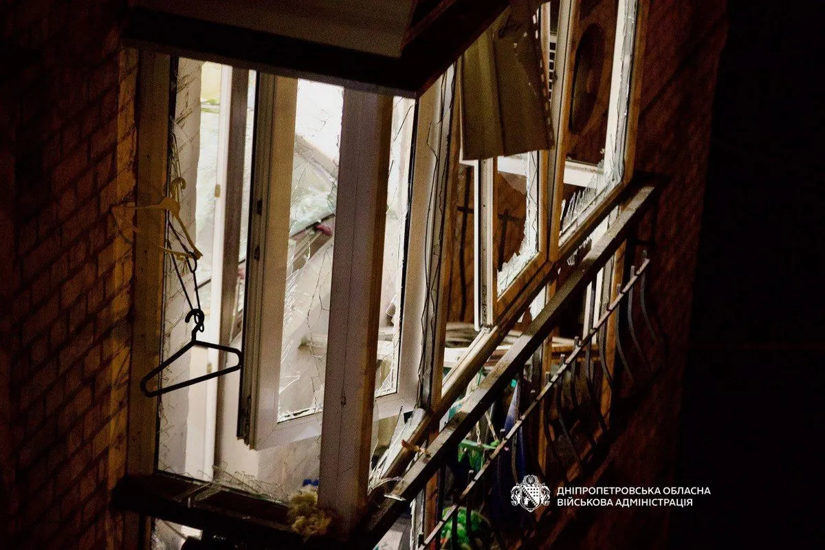 Постраждалих вже 10: у Дніпрі через удари дронів пошкоджені не менше 8 багатоповерхівок 10