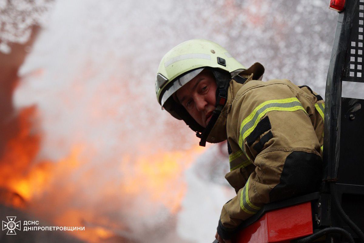 Около 400 спасателей были привлечены к ликвидации пожара