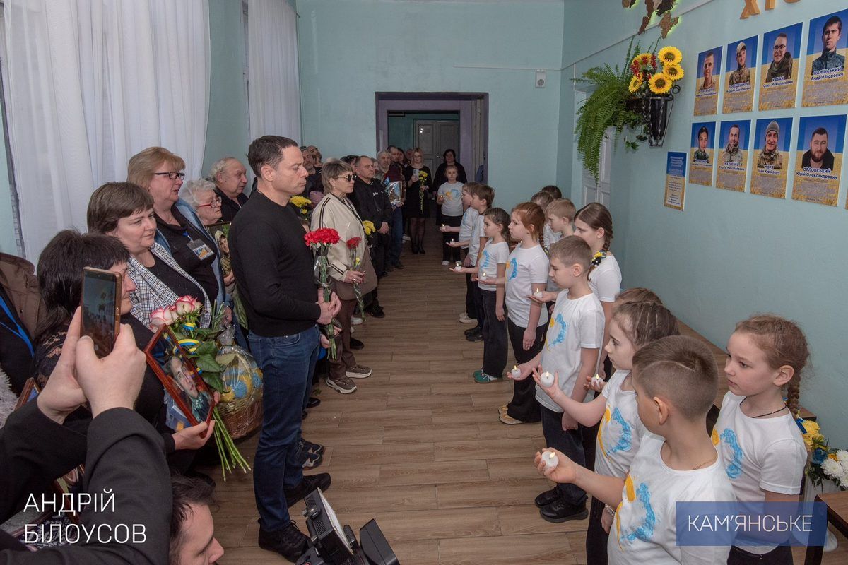 У Кам’янському в Ліцеї №19 відкрили «Стіну пам’яті», присвячену загиблим на війні Захисникам 1