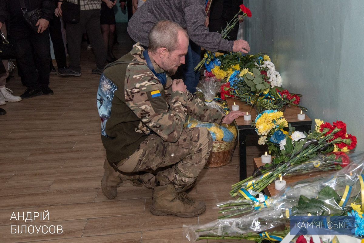 У Кам’янському в Ліцеї №19 відкрили «Стіну пам’яті», присвячену загиблим на війні Захисникам 6