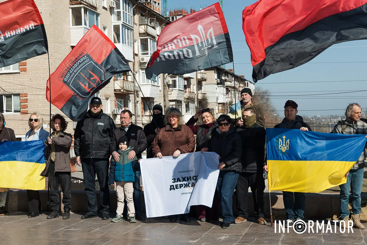 У Дніпрі до Дня Добровольця провели патріотичну ходу 12