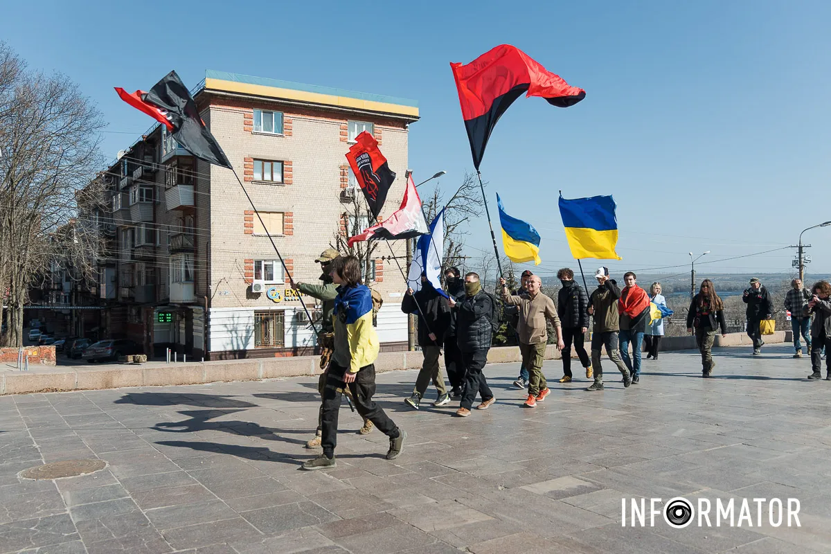 У Дніпрі до Дня Добровольця провели патріотичну ходу 11