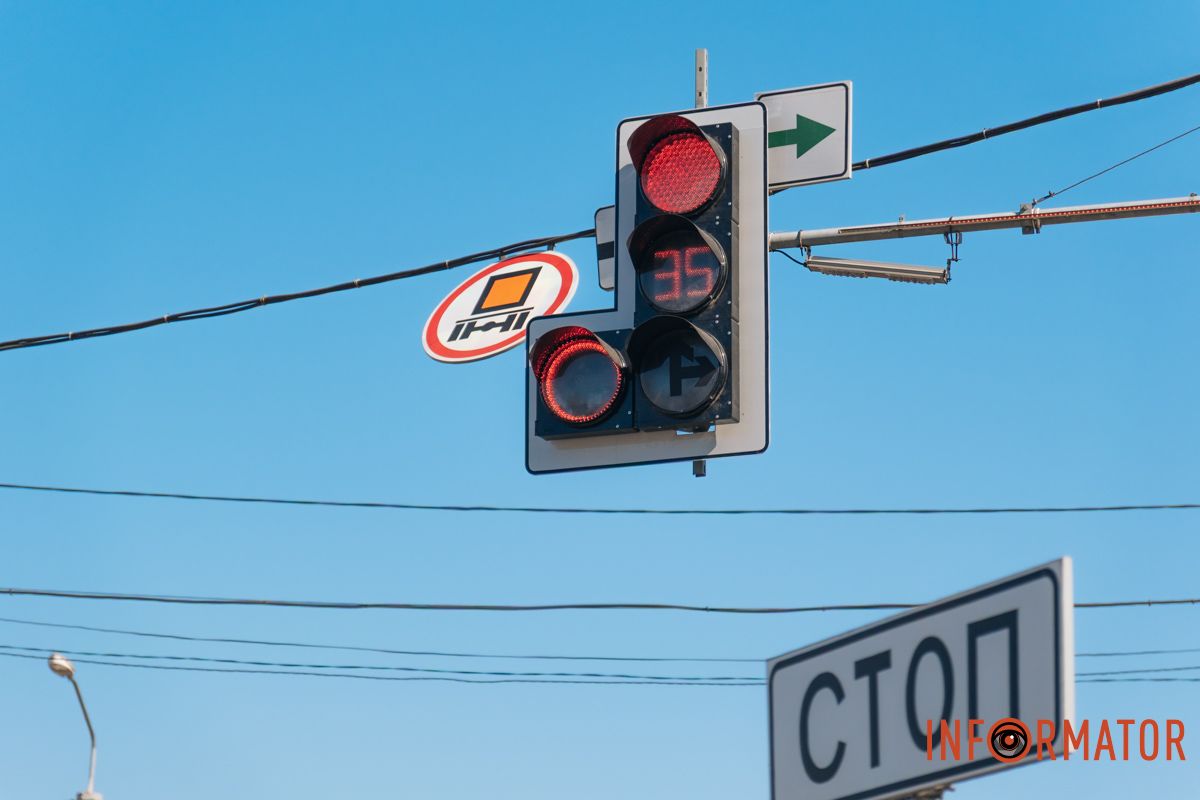Раніше при вимкненій стрілці секція була темною, а тепер вона має червону індикацію Раніше при вимкненій стрілці секція була темною, а тепер вона має червону індикацію