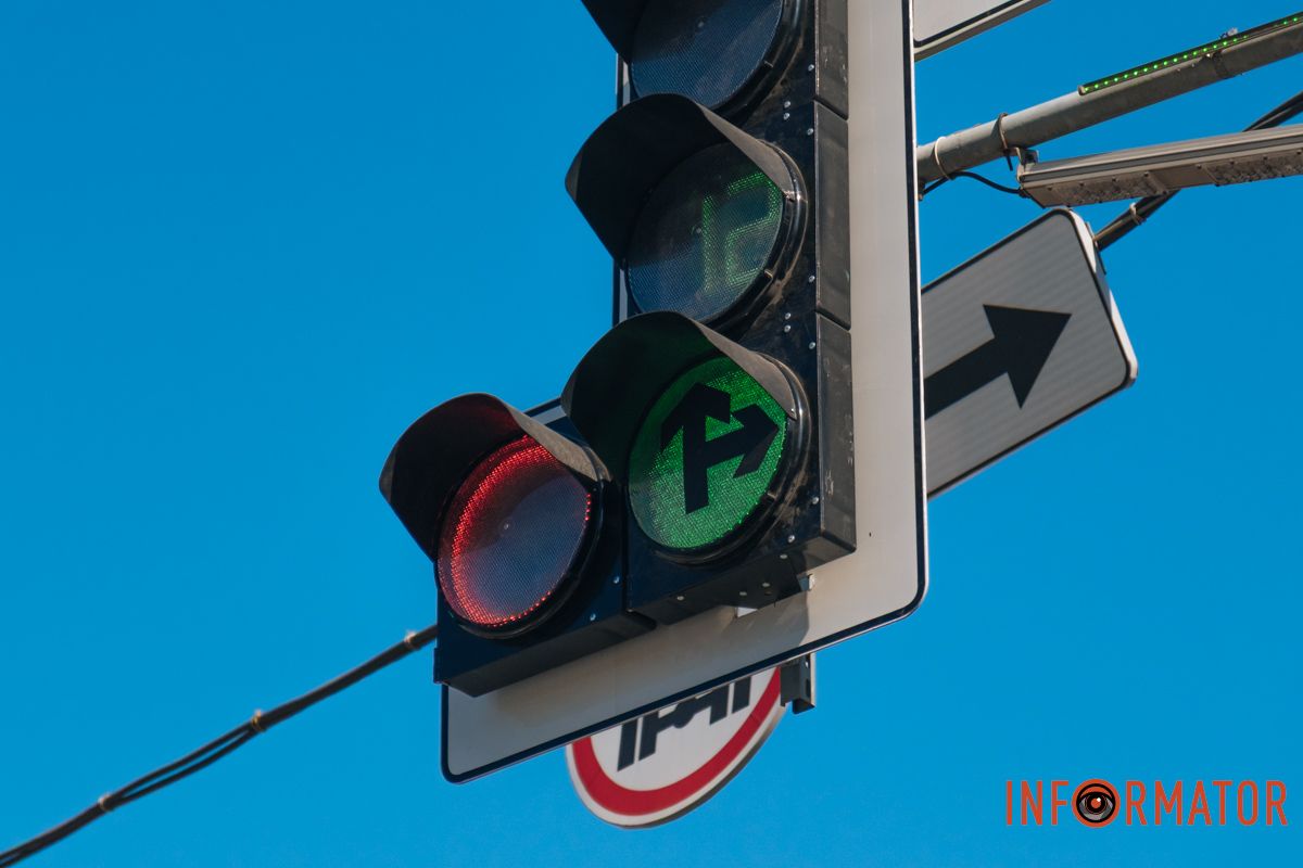 Це допомагає водіям чітко розуміти, що після вимкнення стрілки потрібно зупинитись та дати дорогу іншим учасникам дорожнього руху Це допомагає водіям чітко розуміти, що після вимкнення стрілки потрібно зупинитись та дати дорогу іншим учасникам дорожнього руху