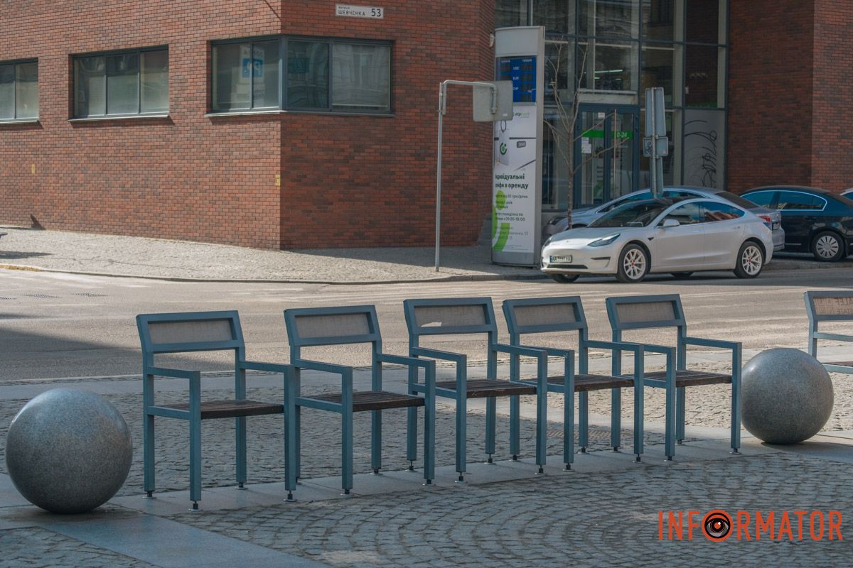 Стільці легко перемістити у зручне місце