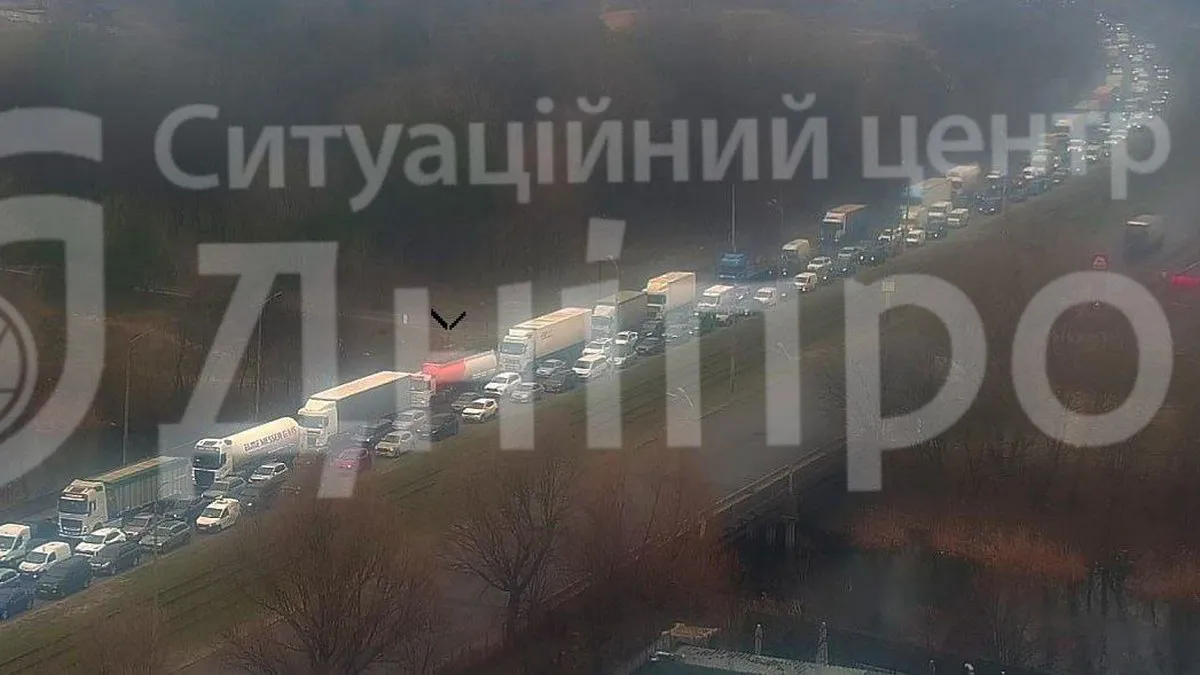 Затор на з'їзді з Кайдацького мосту на лівий берег