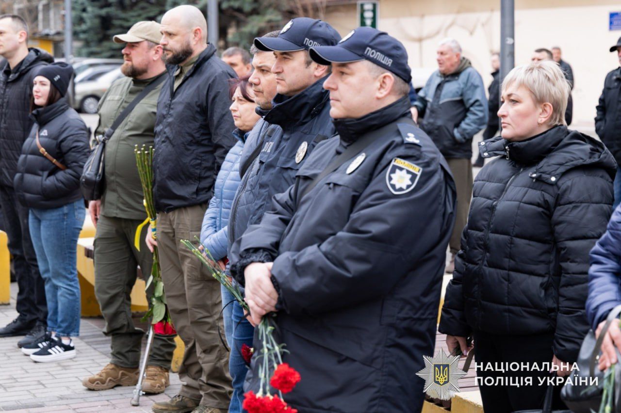 У Дніпрі провели в останню путь поліцейського особливого призначення КОРД (стрілецький) Арсенія Алексєєва