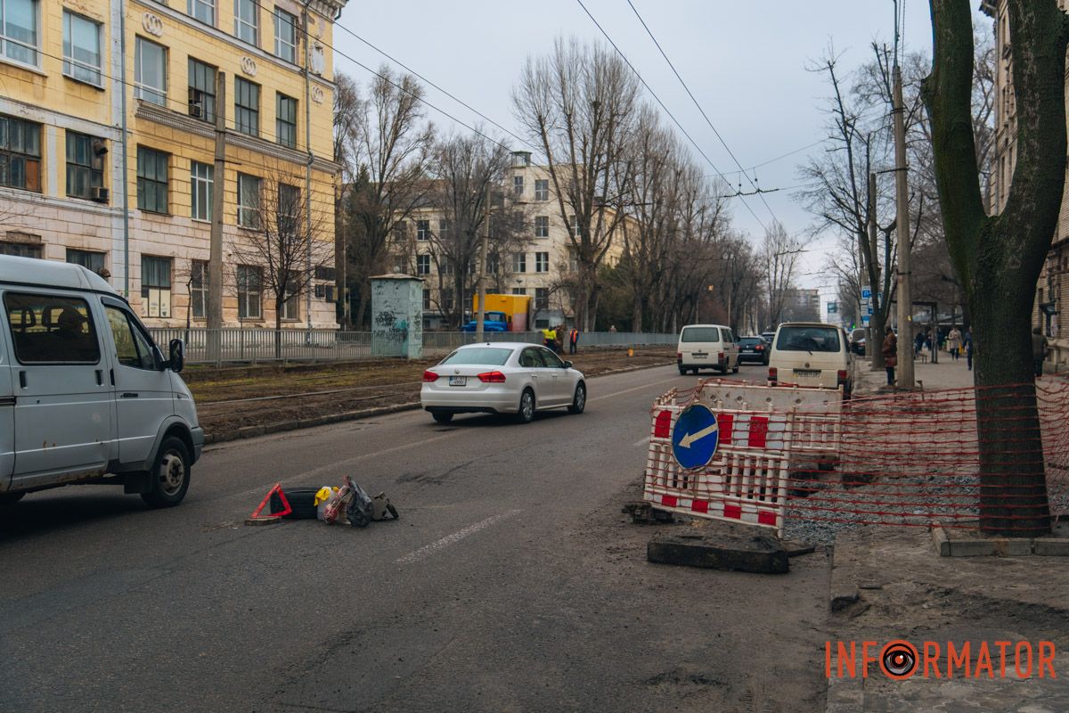 У Дніпрі на проспект Науки на проїжджій частині утворилося провалля