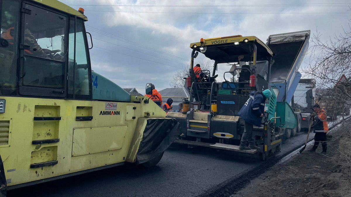 У Дніпропетровській області набирає обертів ремонт доріг У Дніпропетровській області набирає обертів ремонт доріг