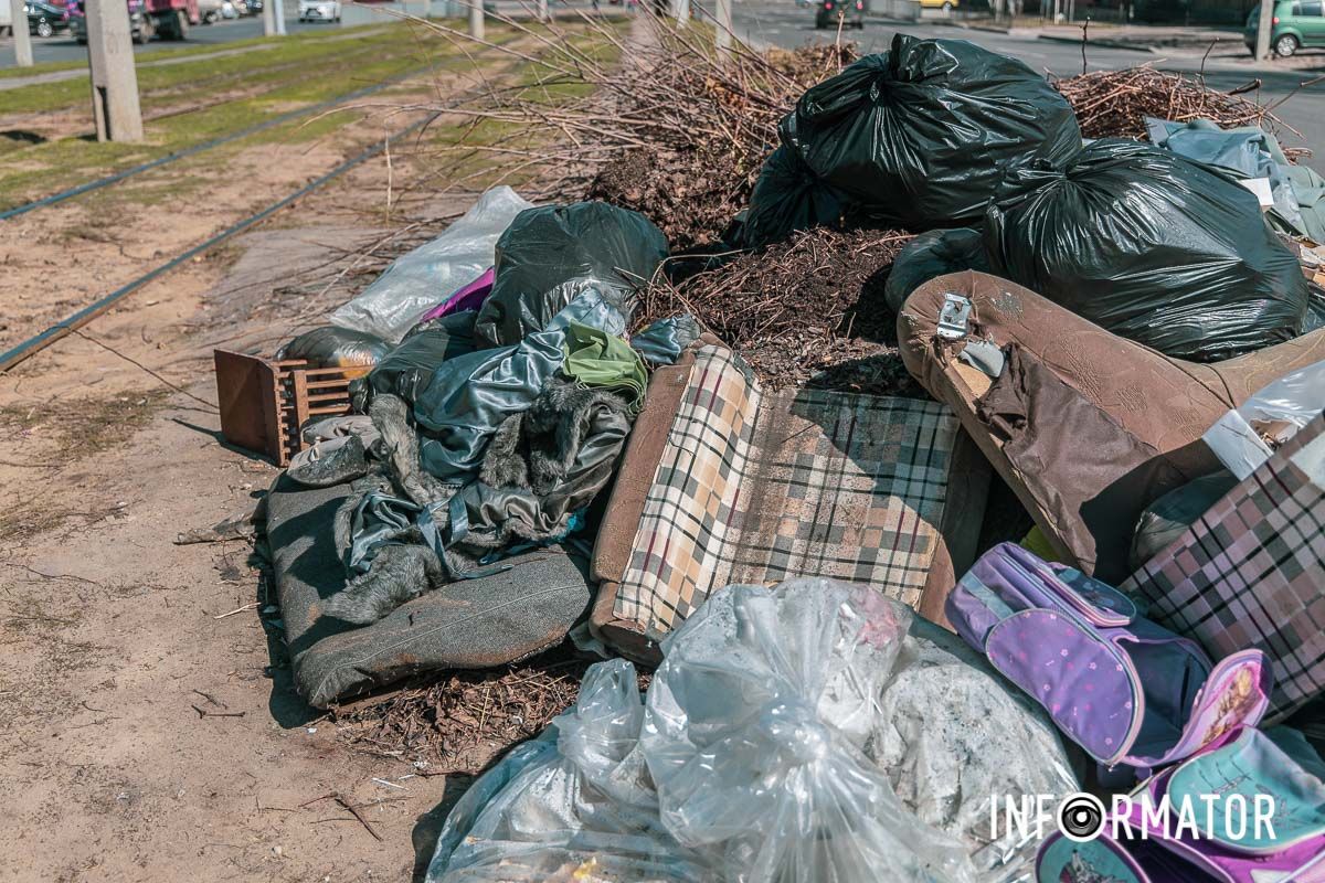Проблема з вивозом сміття існує в Дніпрі вже давно Проблема з вивозом сміття існує в Дніпрі вже давно