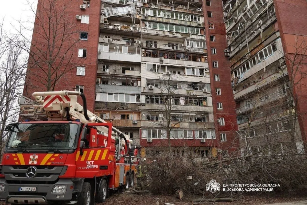 Ворожий безпілотник влучив у 14-поверховий будинок