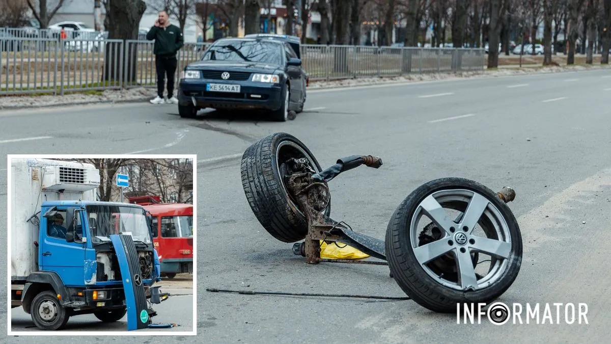 У Дніпрі на Робочий після зіткнення з вантажівкою Volkswagen зніс світлофор, в авто вирвало колеса: є постраждалий