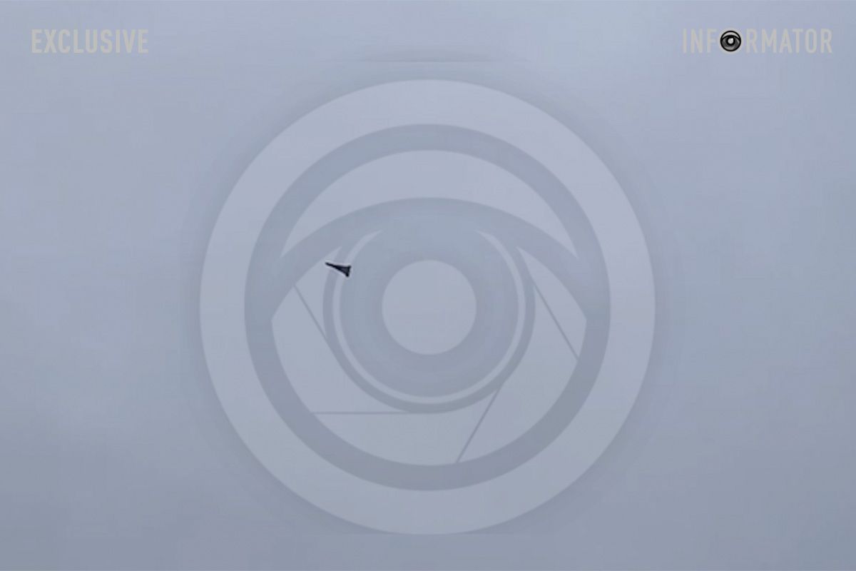 Дрон кружляв над людьми 