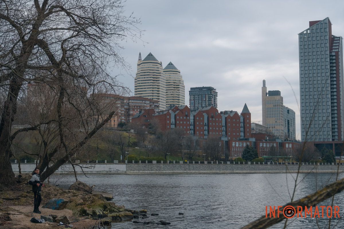 Дніпро у сірому: похмурий весняний день очима міста 10