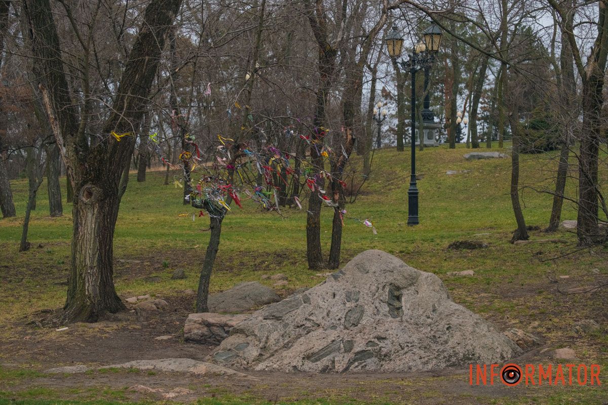 Дніпро у сірому: похмурий весняний день очима міста 16