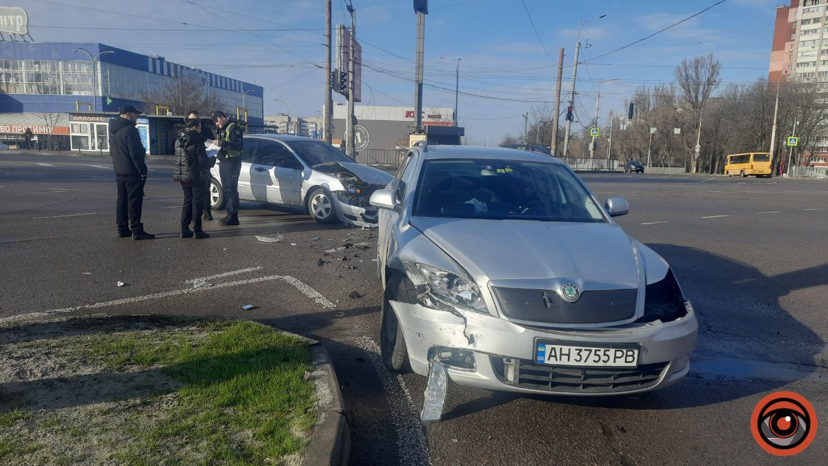 Про це повідомляє Інформатор із місця події Про це повідомляє Інформатор із місця події