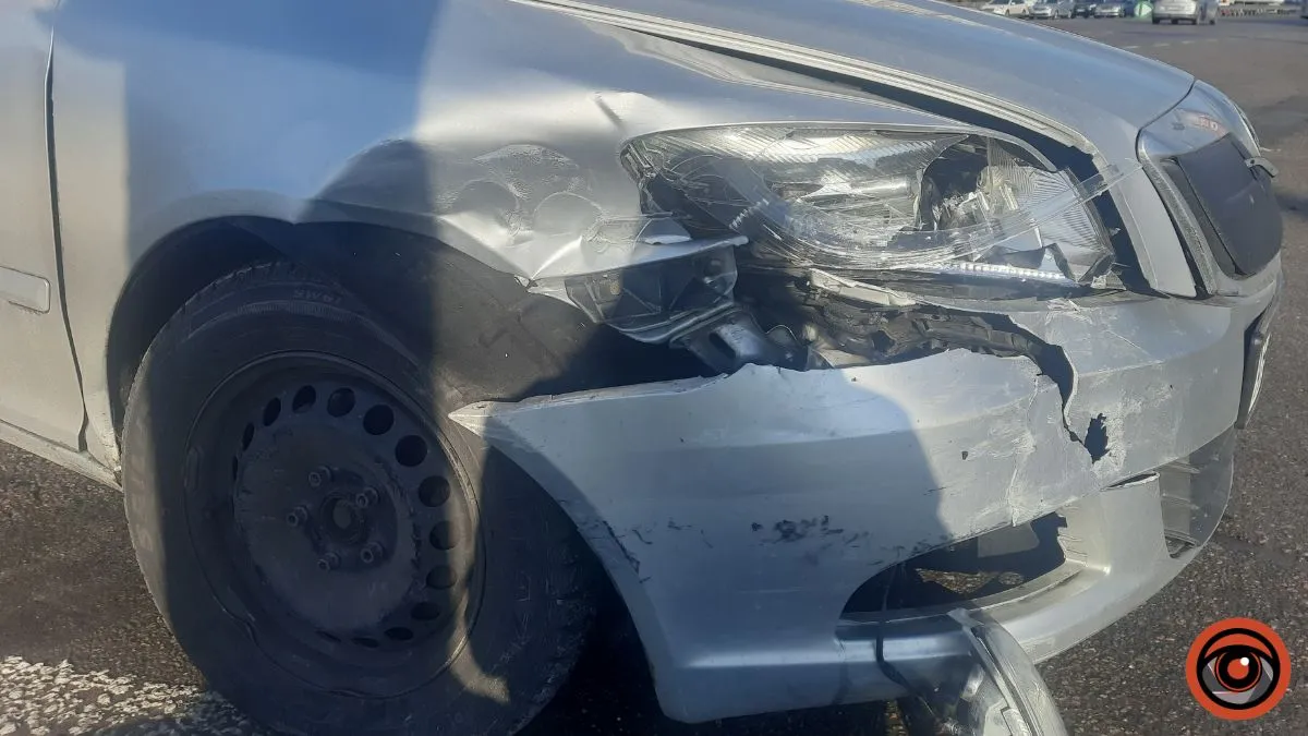 О 7:37 на місце аварії приїхали патрульні, які встановлюють всі обставини події О 7:37 на місце аварії приїхали патрульні, які встановлюють всі обставини події