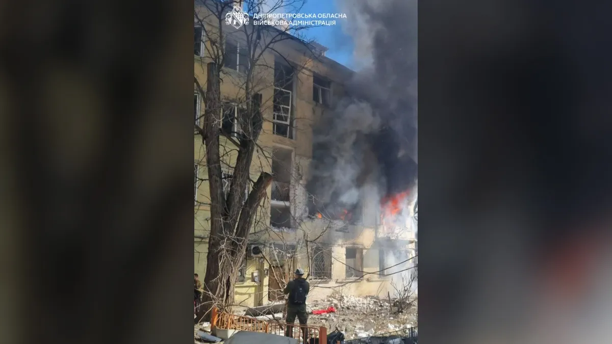 У Дніпрі через ворожу атаку пошкоджена багатоповерхівка: є постраждалі