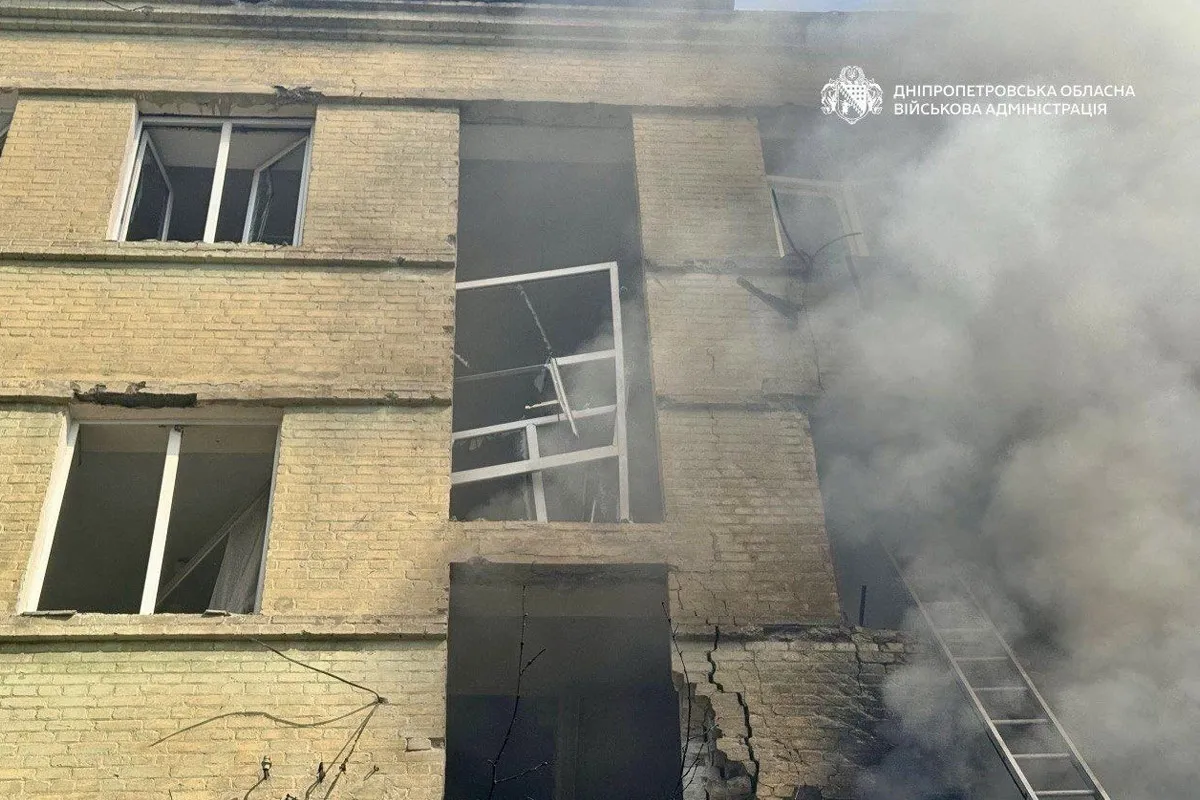 Влучання у багатоповерхівку: у ДніпроОВА показали перші кадри з наслідками ворожої атаки 3