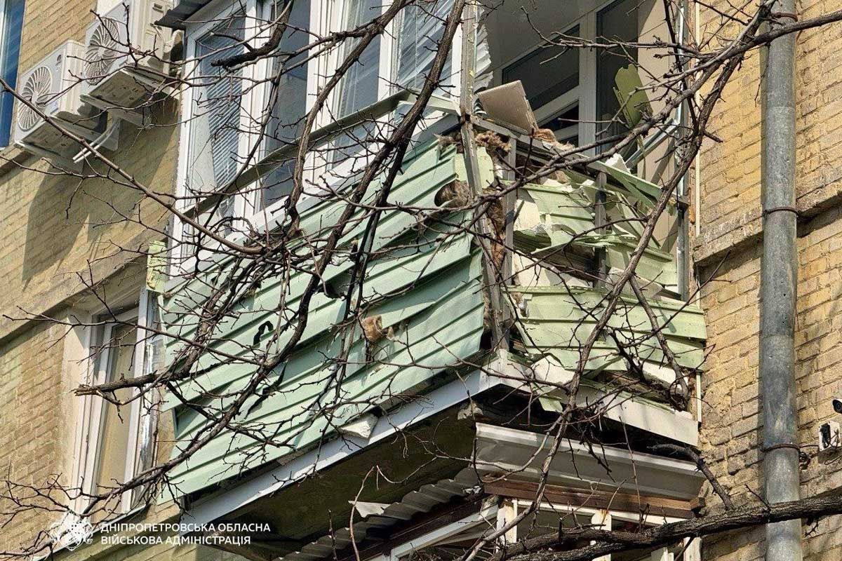 Влучання у багатоповерхівку: у ДніпроОВА показали перші кадри з наслідками ворожої атаки 1