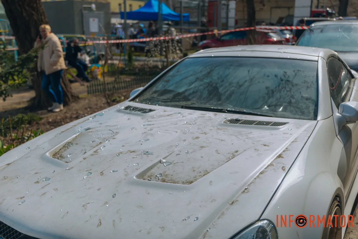 Пошкоджене авто у дворі фотореп 46