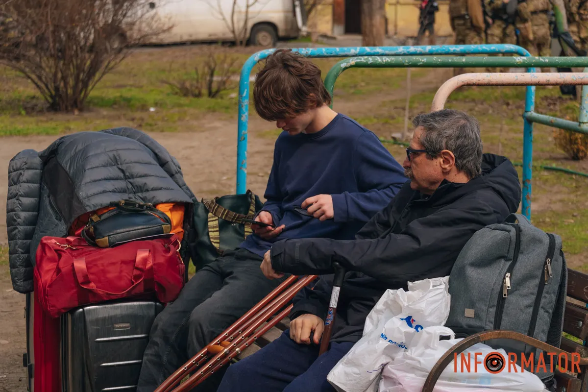 Мешканці пошкодженого будинку фотореп 39