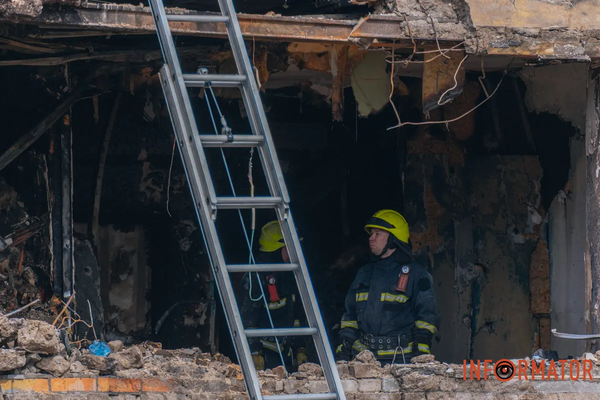 Рятувальники на місці "прильоту" фотореп 36