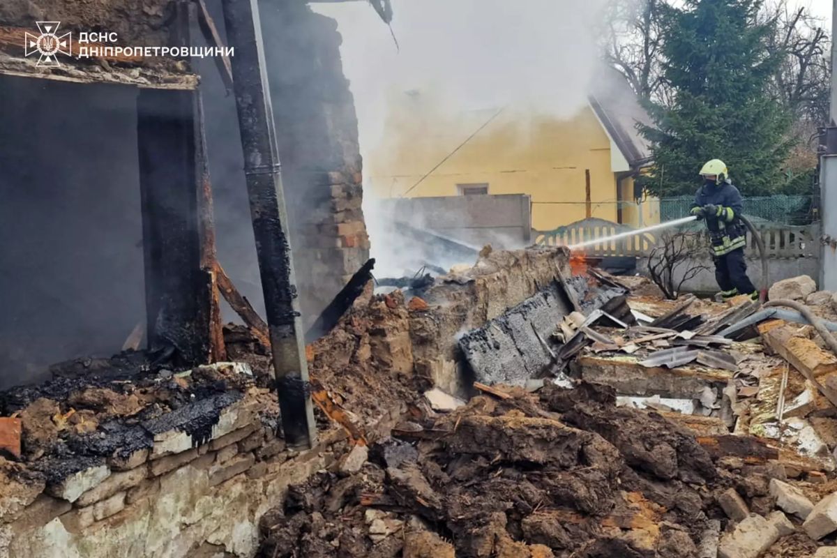 Там горів дах та майно всередині одноповерхової господарчої споруди Там горів дах та майно всередині одноповерхової господарчої споруди