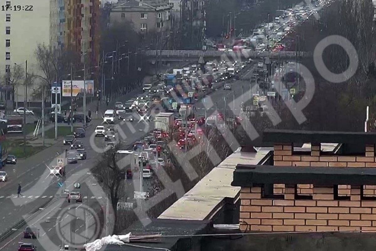 Затор по проспекту Слобожанському