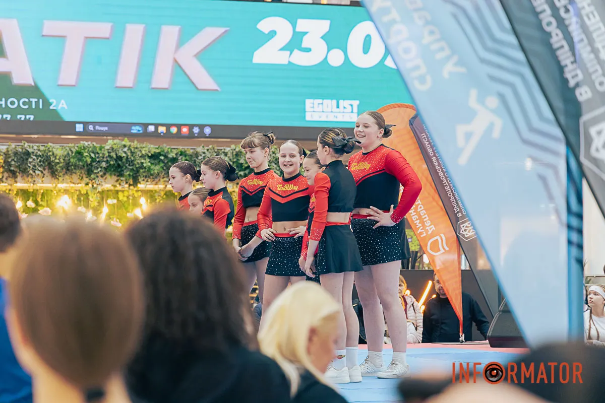 Чирлідерки були "на висоті"