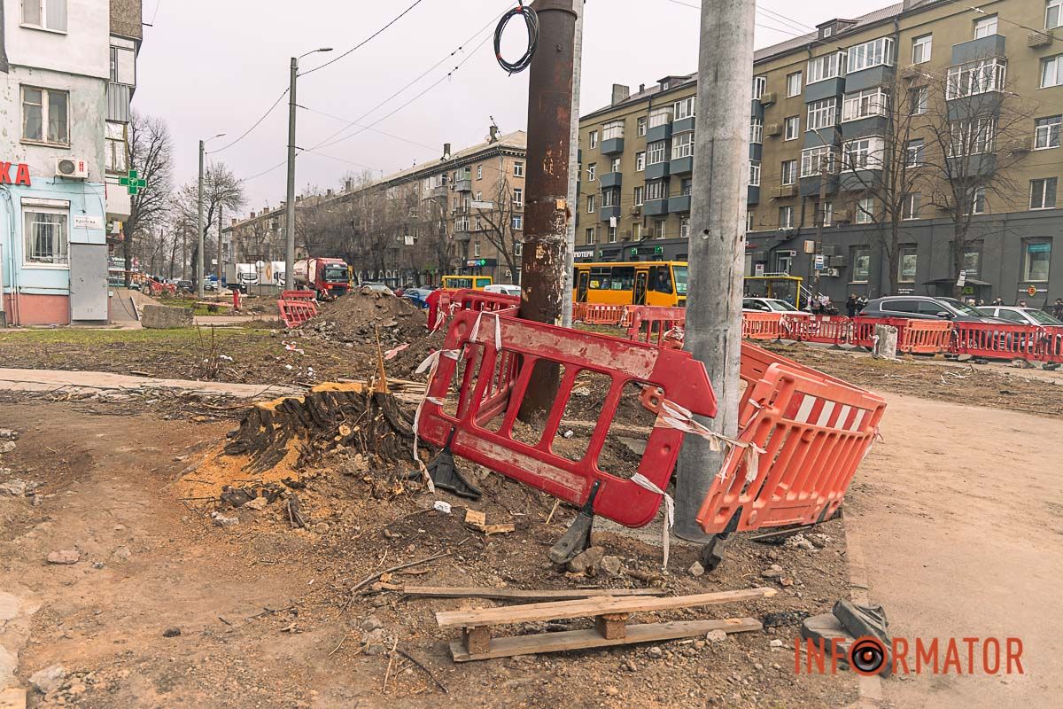 Встановили 8 опор контактної мережі